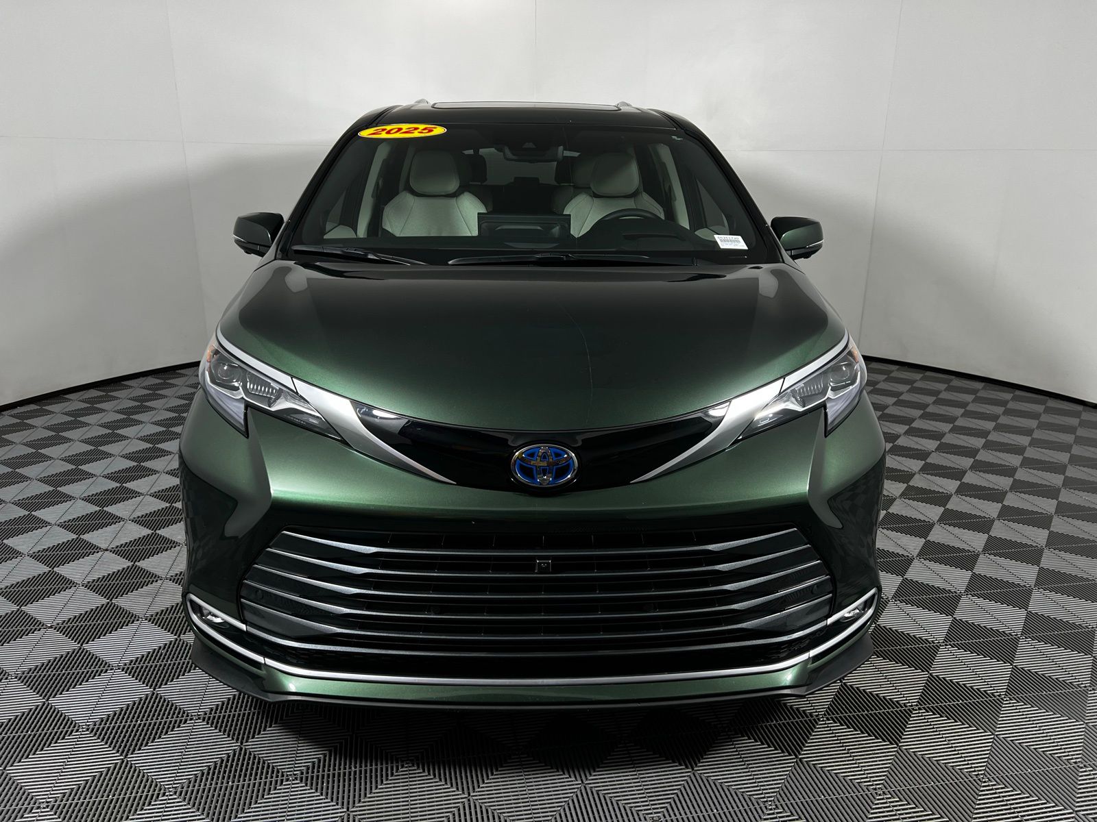 Thumbnail: 2025 Toyota Sienna - 2
