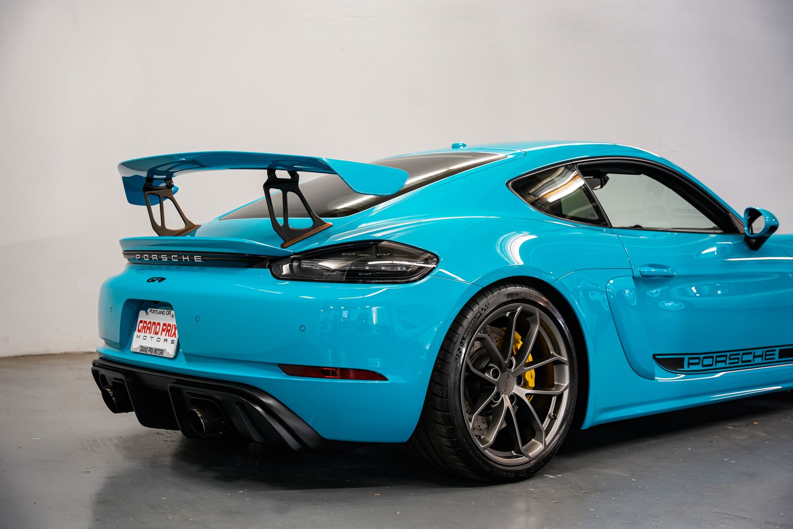 2021 Porsche 718 Cayman GT4 — photo 31