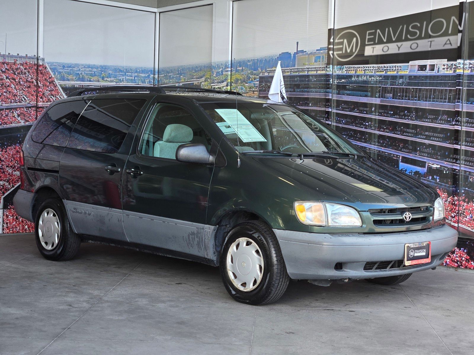 Green 2000 Toyota Sienna LE Minivan Front-Wheel Drive 4-Speed Automatic
