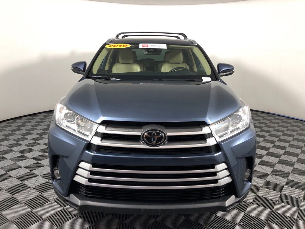 2019 Toyota Highlander XLE 2