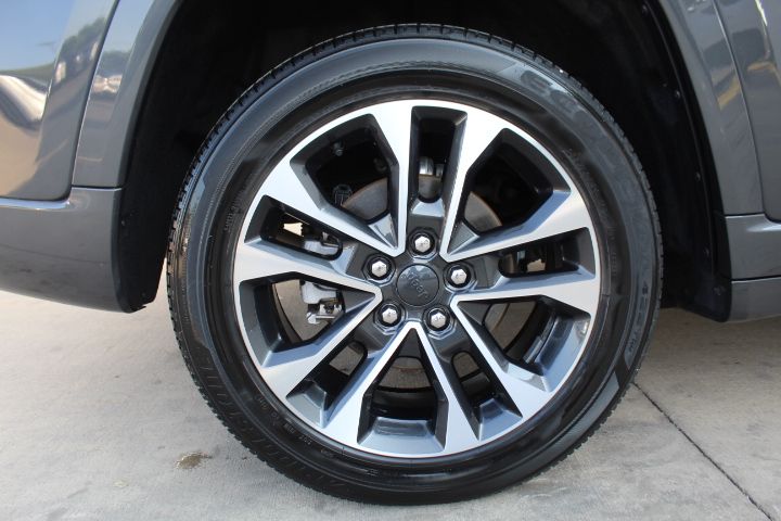 Used Car 2022 Jeep Grand Cherokee  Overland For Sale Under $40,000 In Austin, Texas