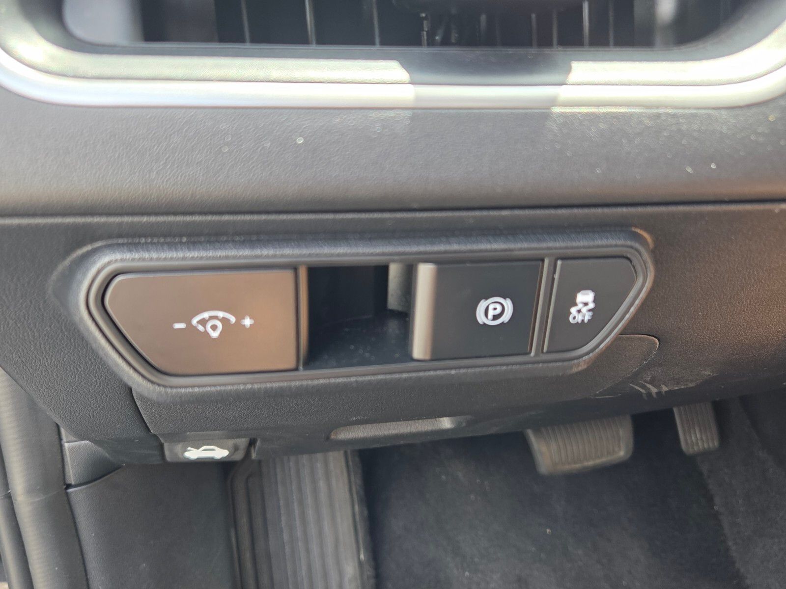 Used 2025 Black Kia LXS image 28