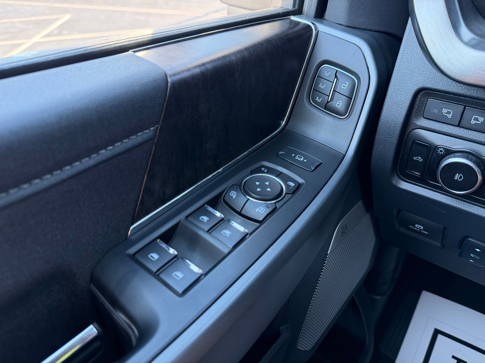 2024 Ford F-350SD image 25