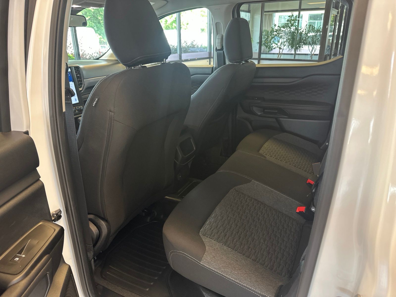 Certified Used 2025 Oxford White Ford XL image 7