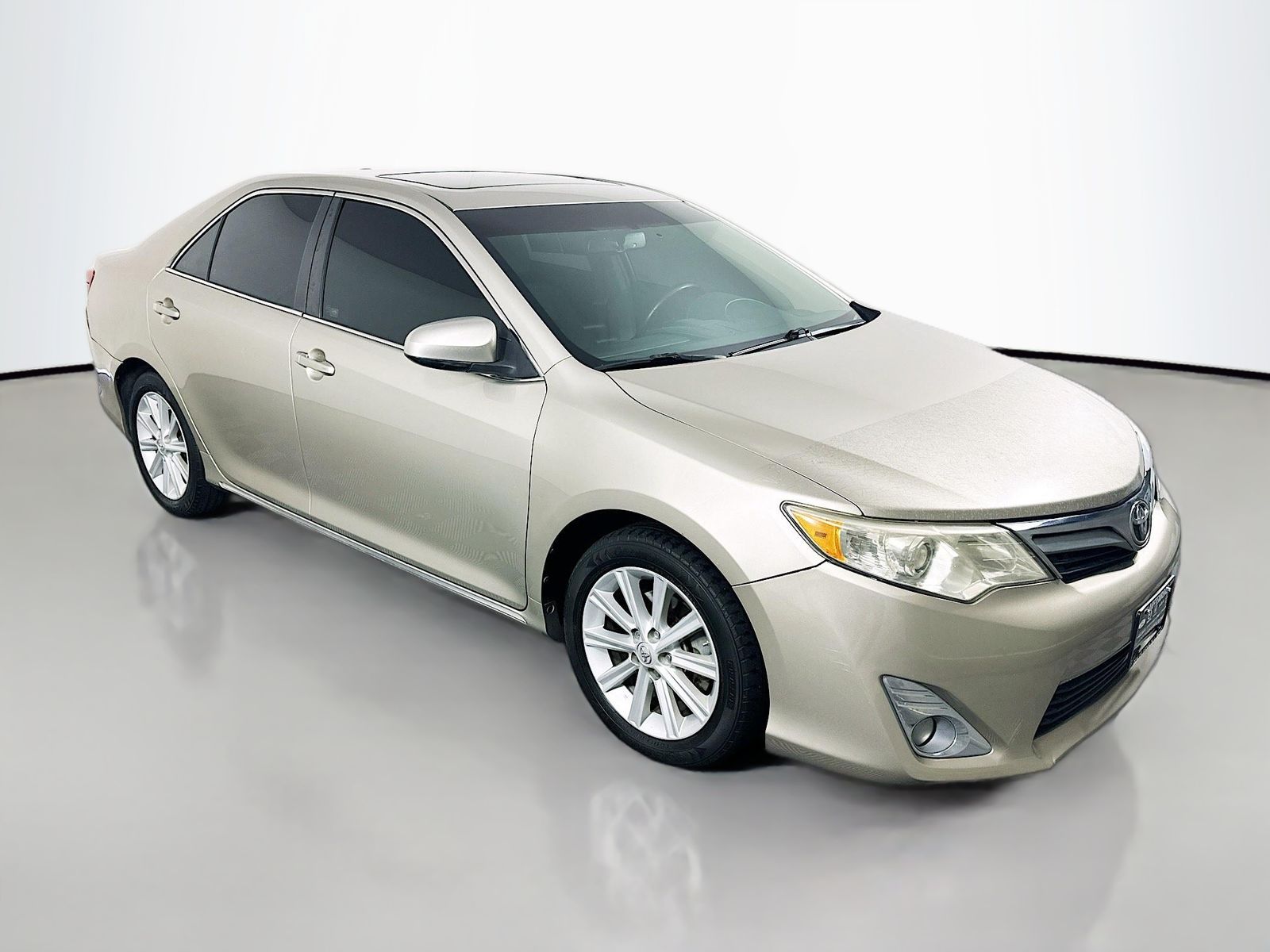 Creme Brulee Mica 2014 Toyota Camry Sedan Front-Wheel Drive 6-Speed Automatic