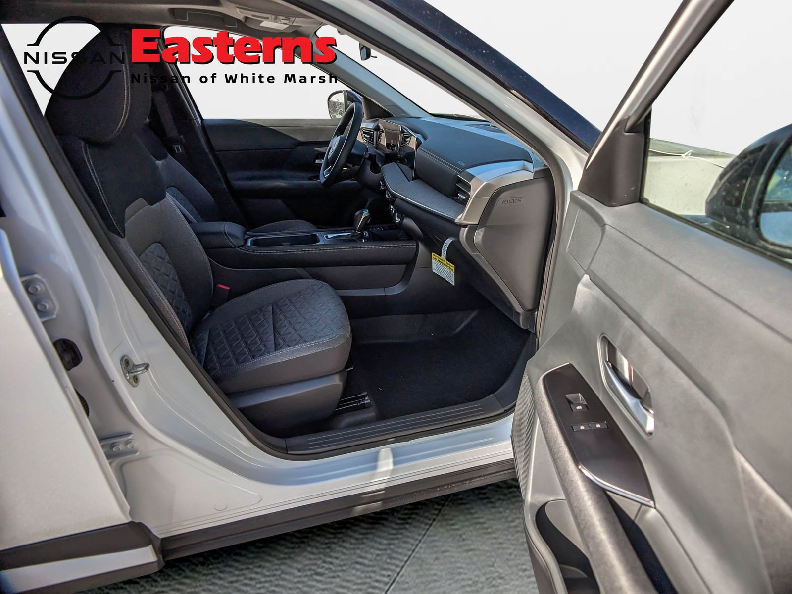2025 Nissan Kicks SV photo 13
