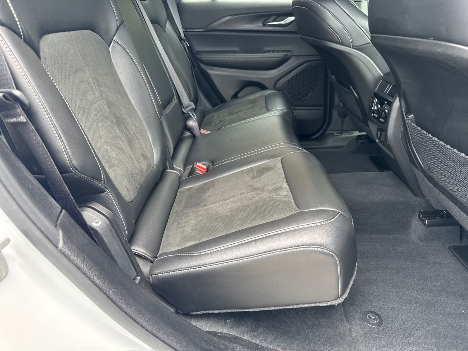 Used 2025 White Jeep Altitude image 15