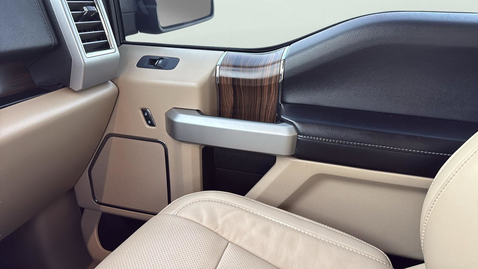 Used Car 2016 Ford F-150  Lariat For Sale Under $25,000 In Austin, Texas