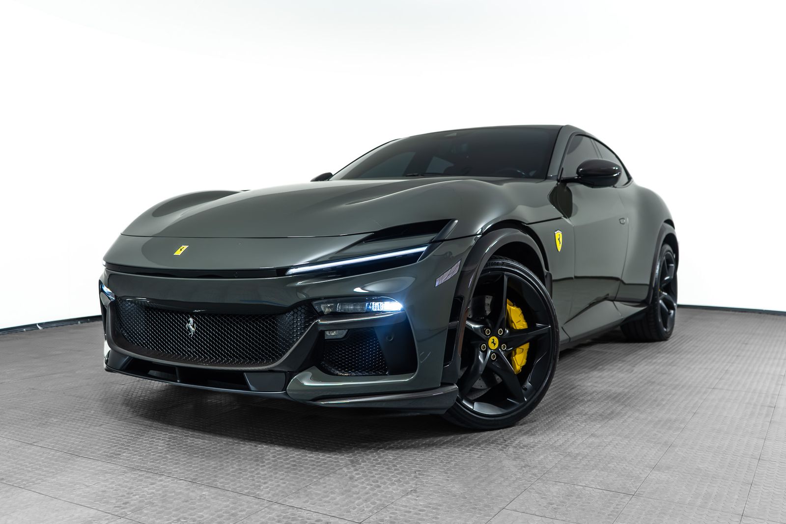 2025 Ferrari Purosangue — full photo 1 of 65