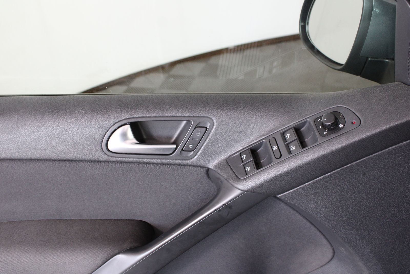 Used 2015 Gray Volkswagen S image 36