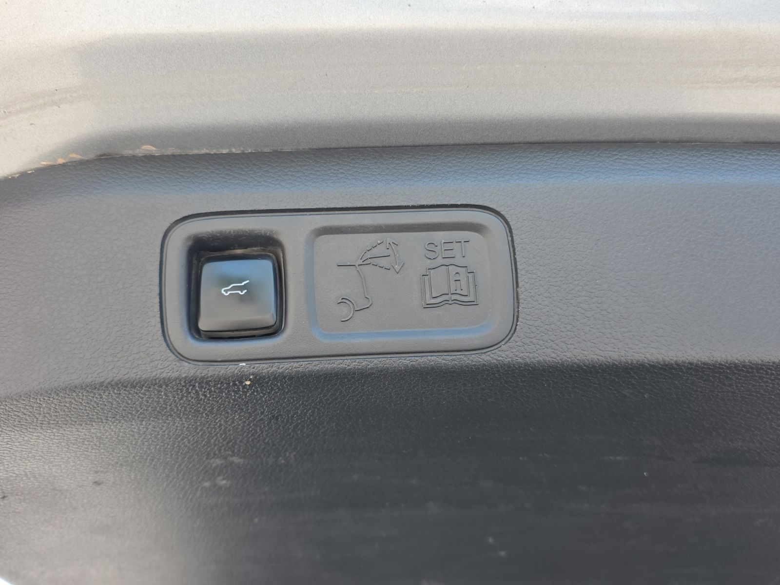 Used 2024 Silver Ford Limited image 25