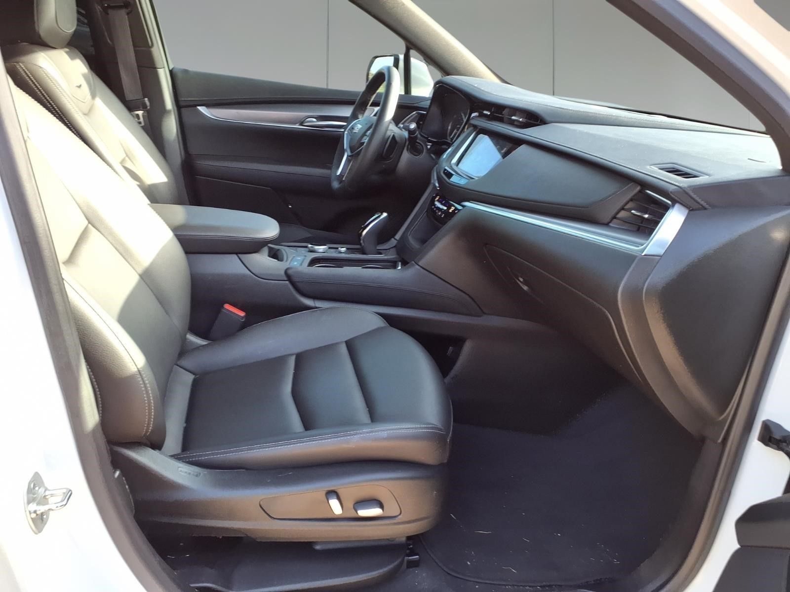 2024 Cadillac XT5 Luxury White at South Houston Nissan
