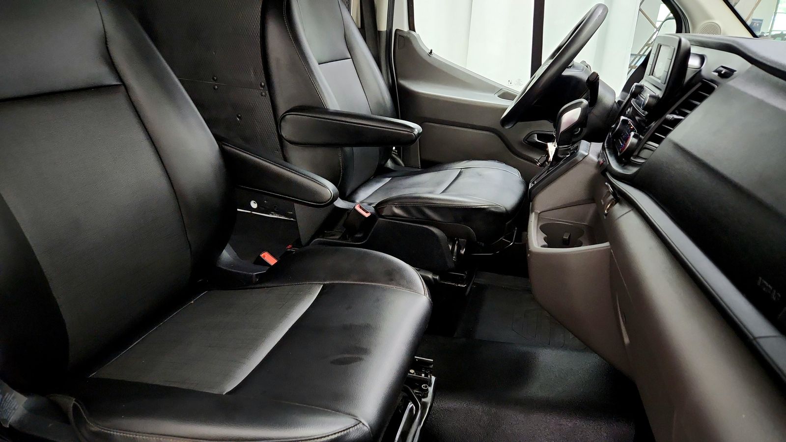 Used 2020 White Ford Base image 20