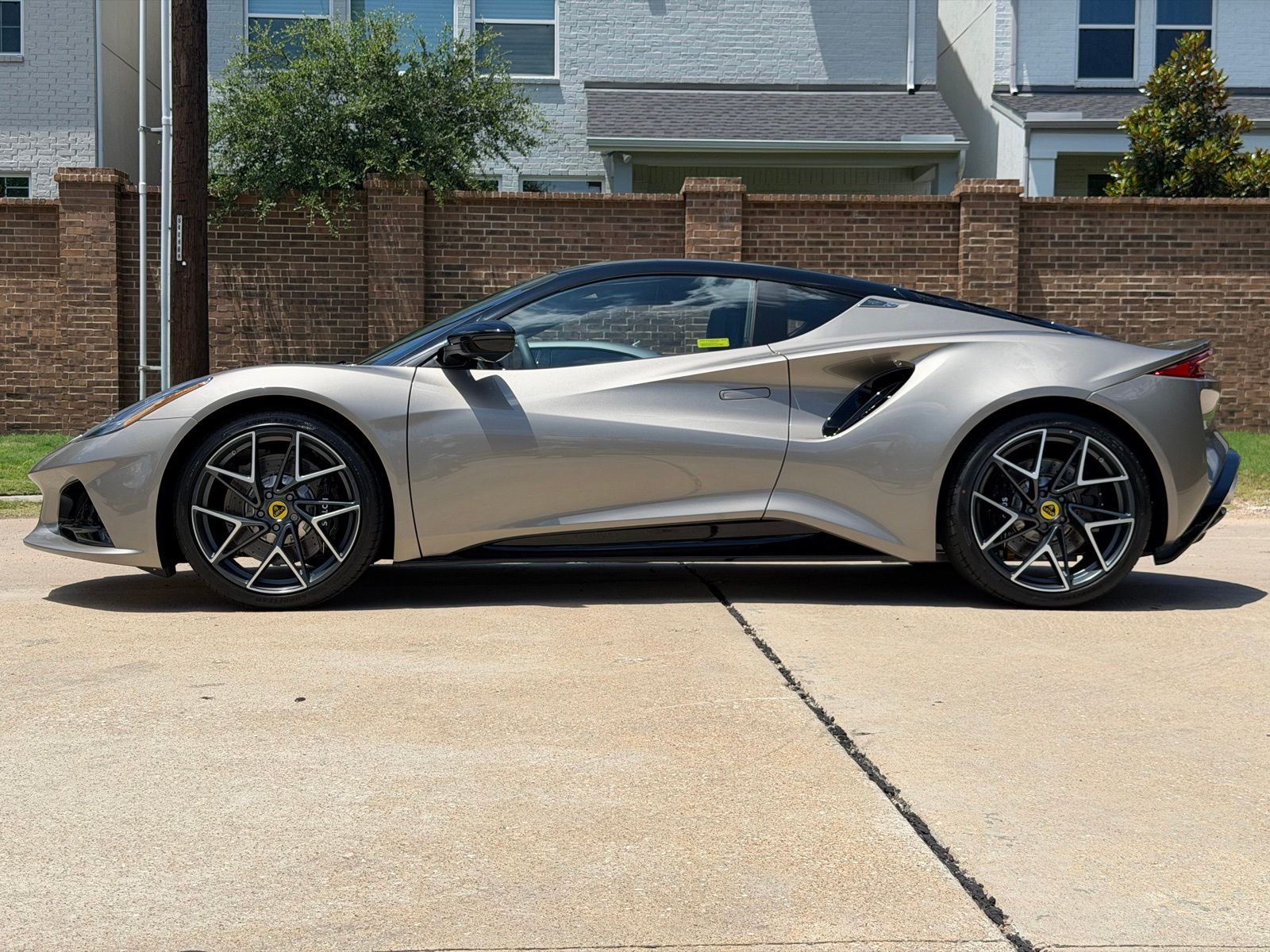 2026 Lotus Emira - Photo 9