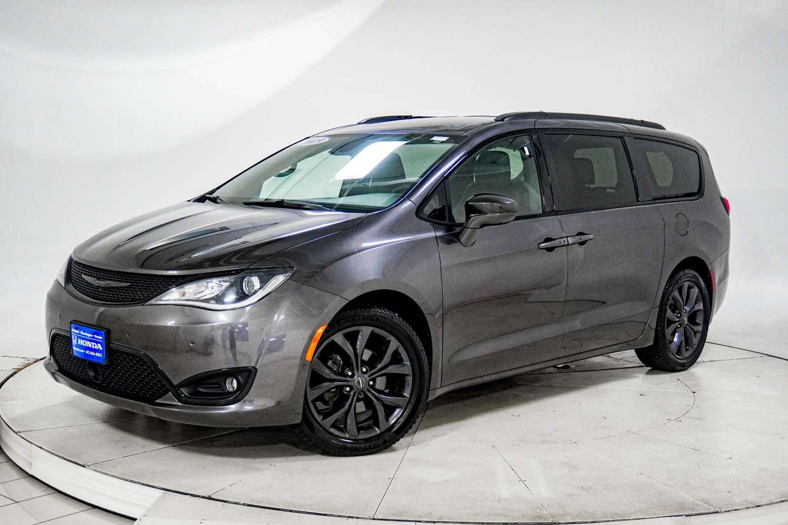 Gray (Granite Crystal Metallic Clearcoat) 2019 Chrysler Pacifica Minivan Front-Wheel Drive 9-Speed Automatic