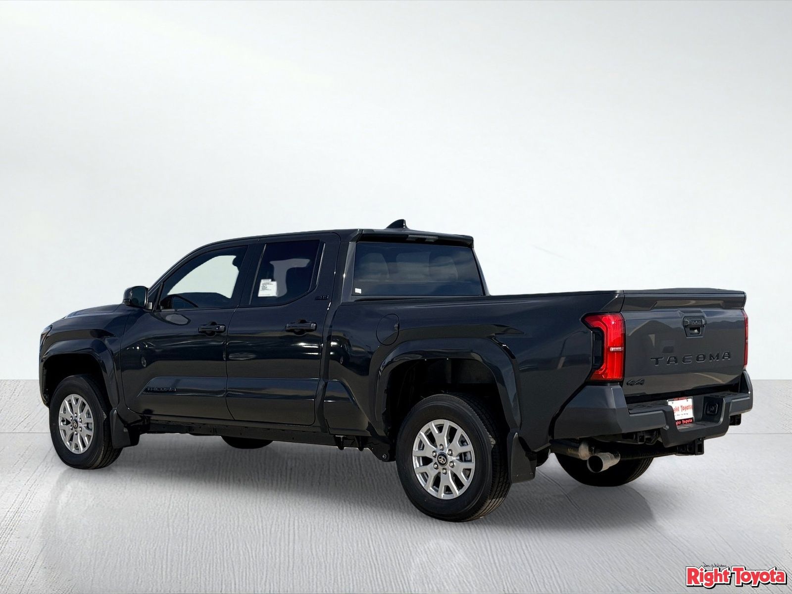 View vehicle photo 4