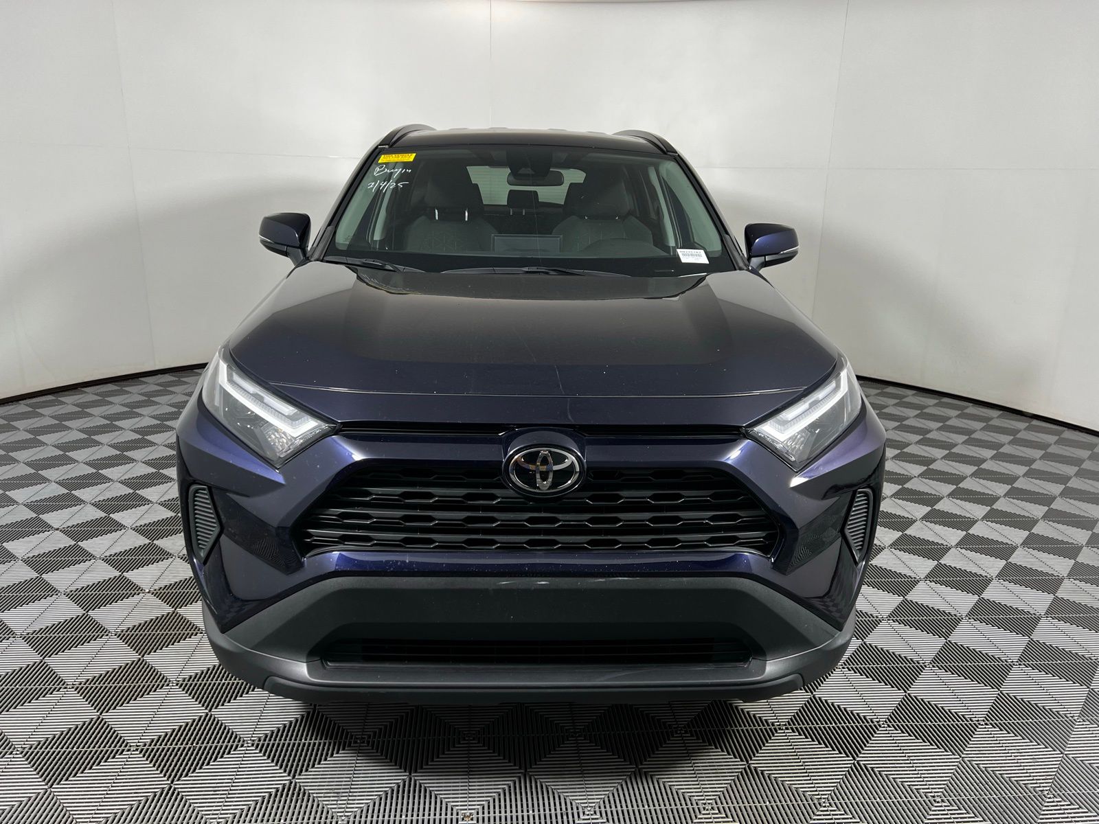 2022 Toyota RAV4 XLE 2