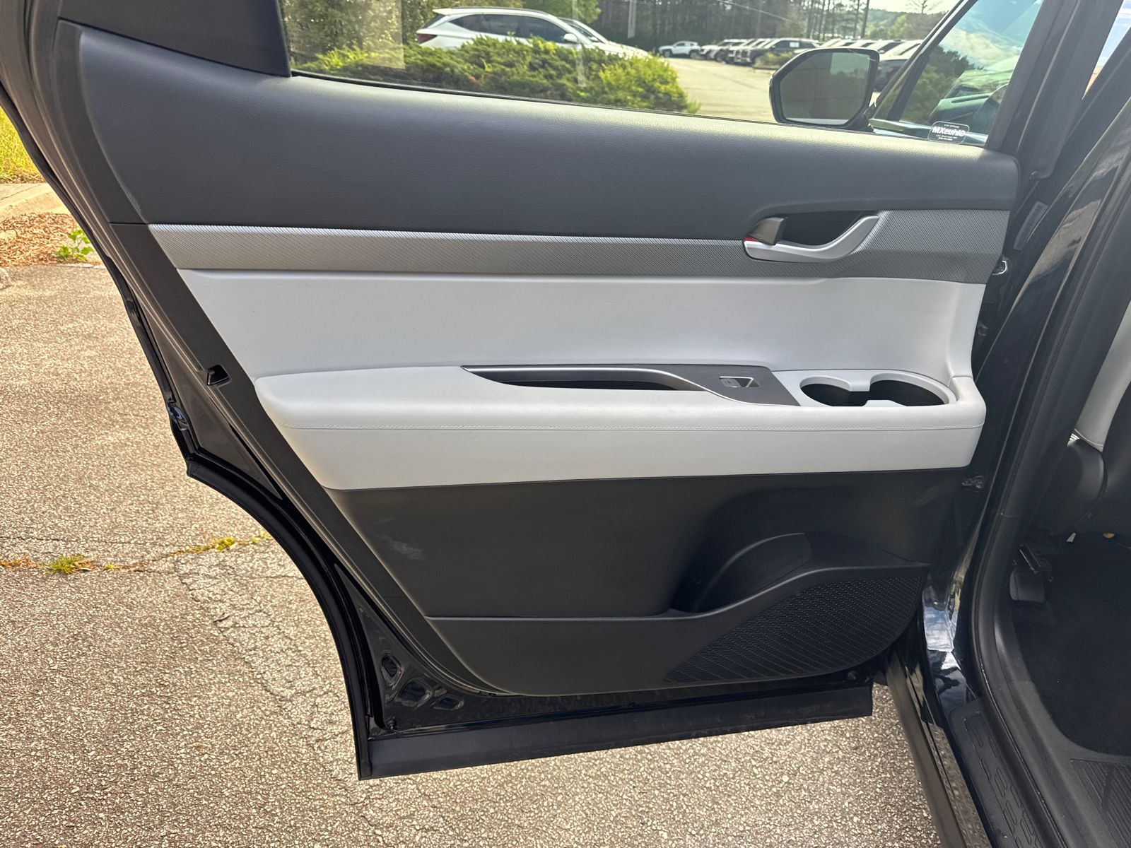 Used 2025 White Hyundai SEL image 22