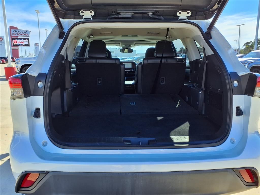 2022 Toyota Highlander XLE White at DeMontrond Mazda