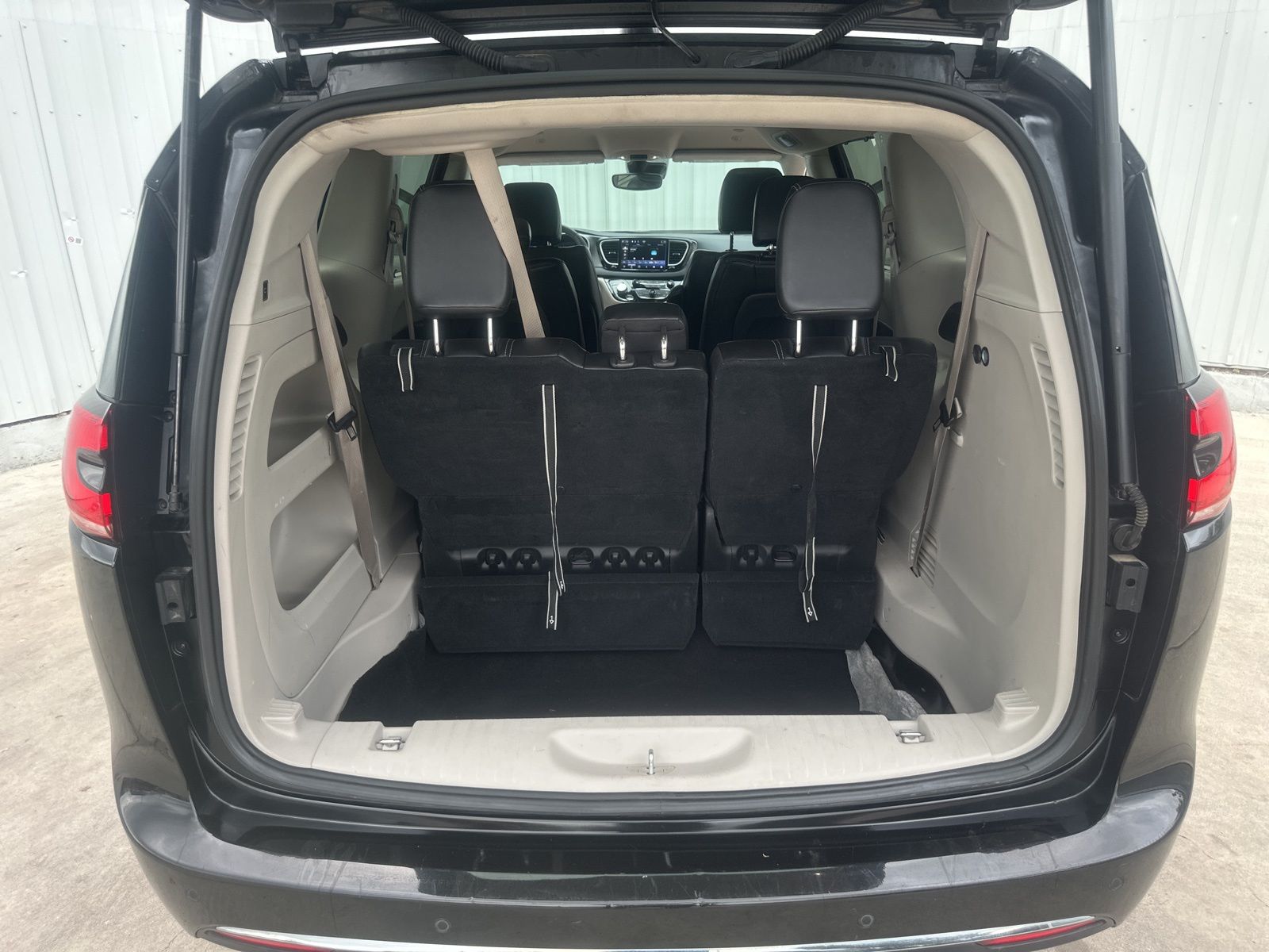 Used Car 2023 Chrysler Pacifica  Touring L For Sale Under $25,000 In Austin, Texas