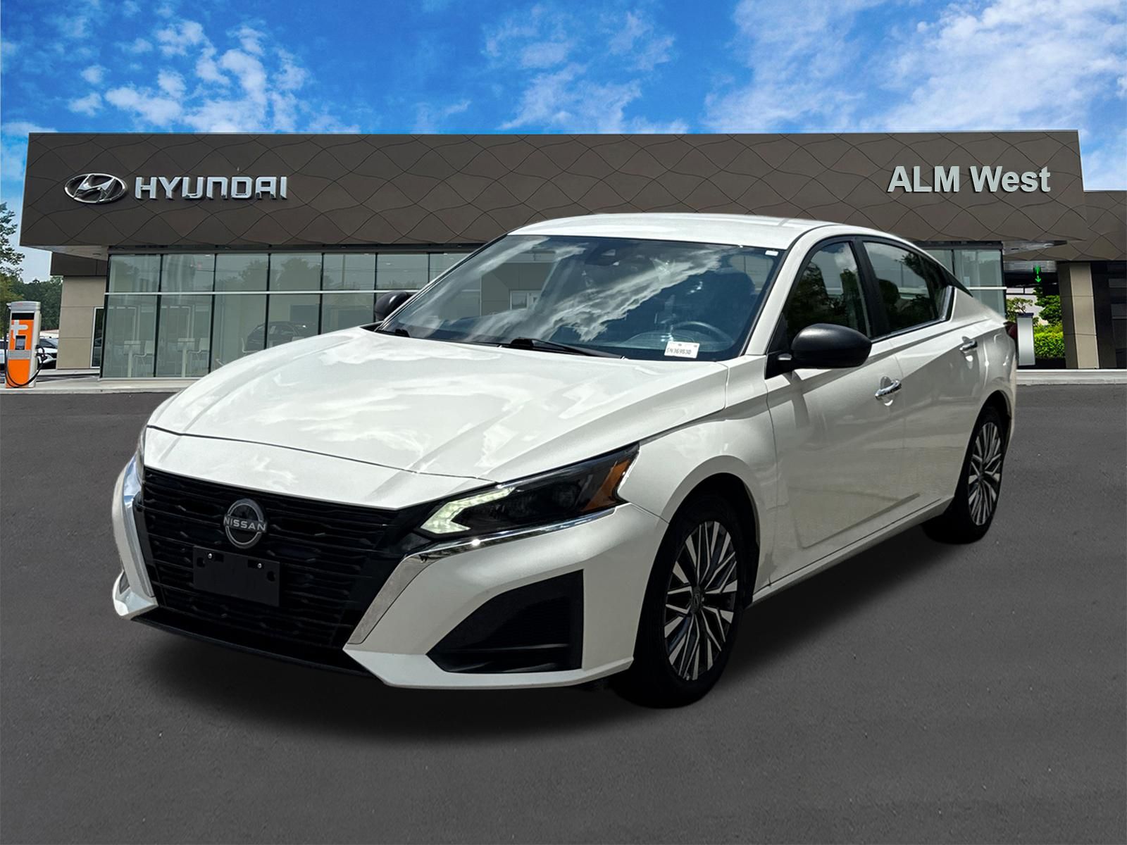 Glacier White 2025 Nissan Altima Sedan Front-Wheel Drive Continuously Variable Transmission