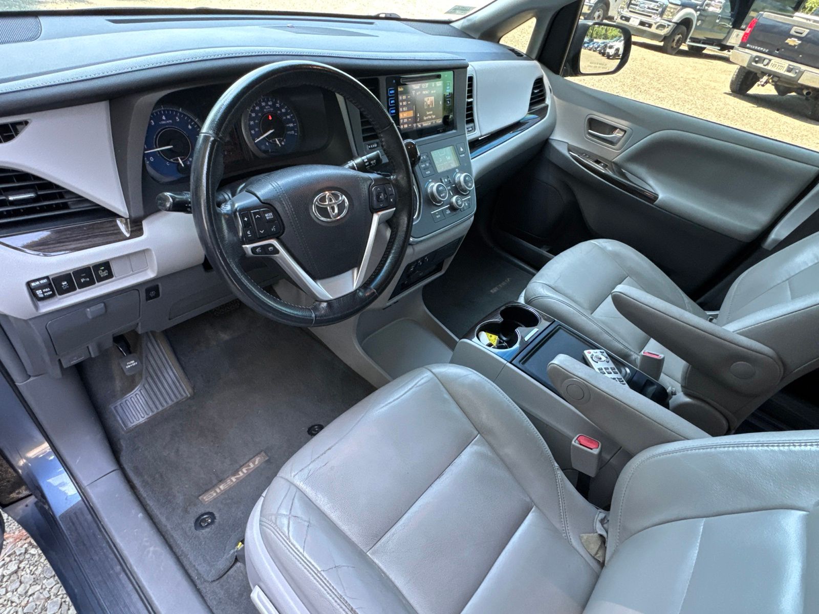 Used 2015 Shoreline Mist Toyota XLE Premium image 7