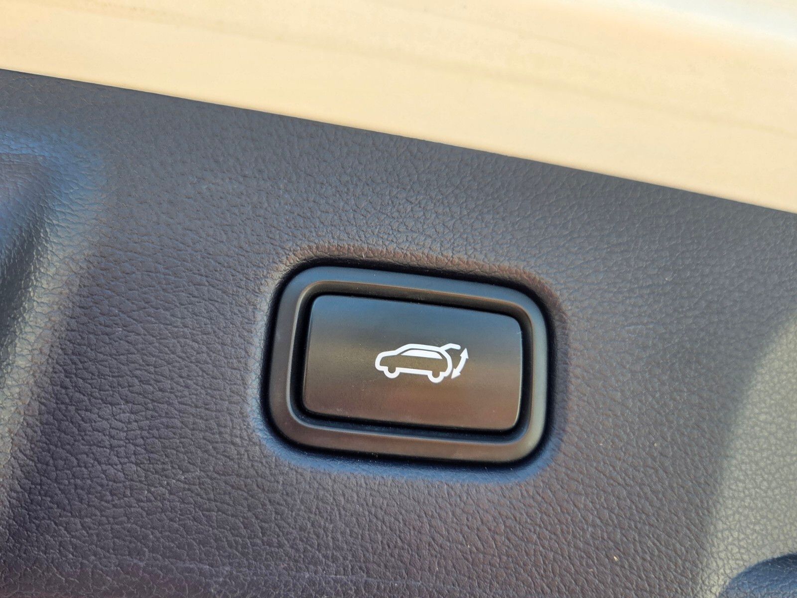Used 2023 White Hyundai Calligraphy image 13