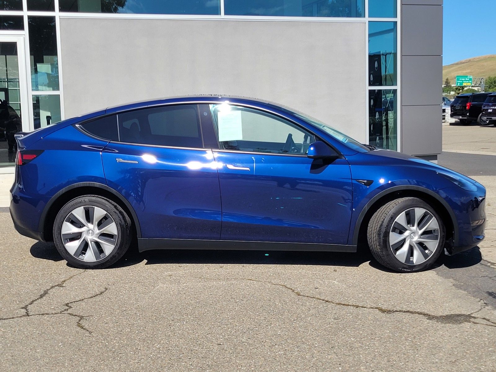 Used 2022  Tesla Long Range image 3