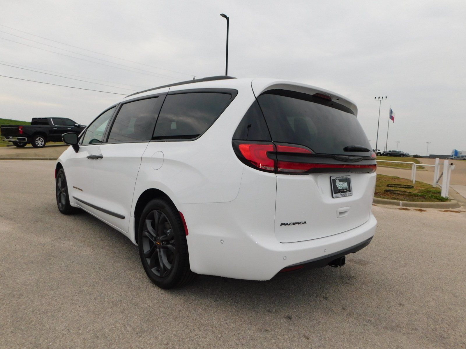 2024 Chrysler Pacifica Touring L 3