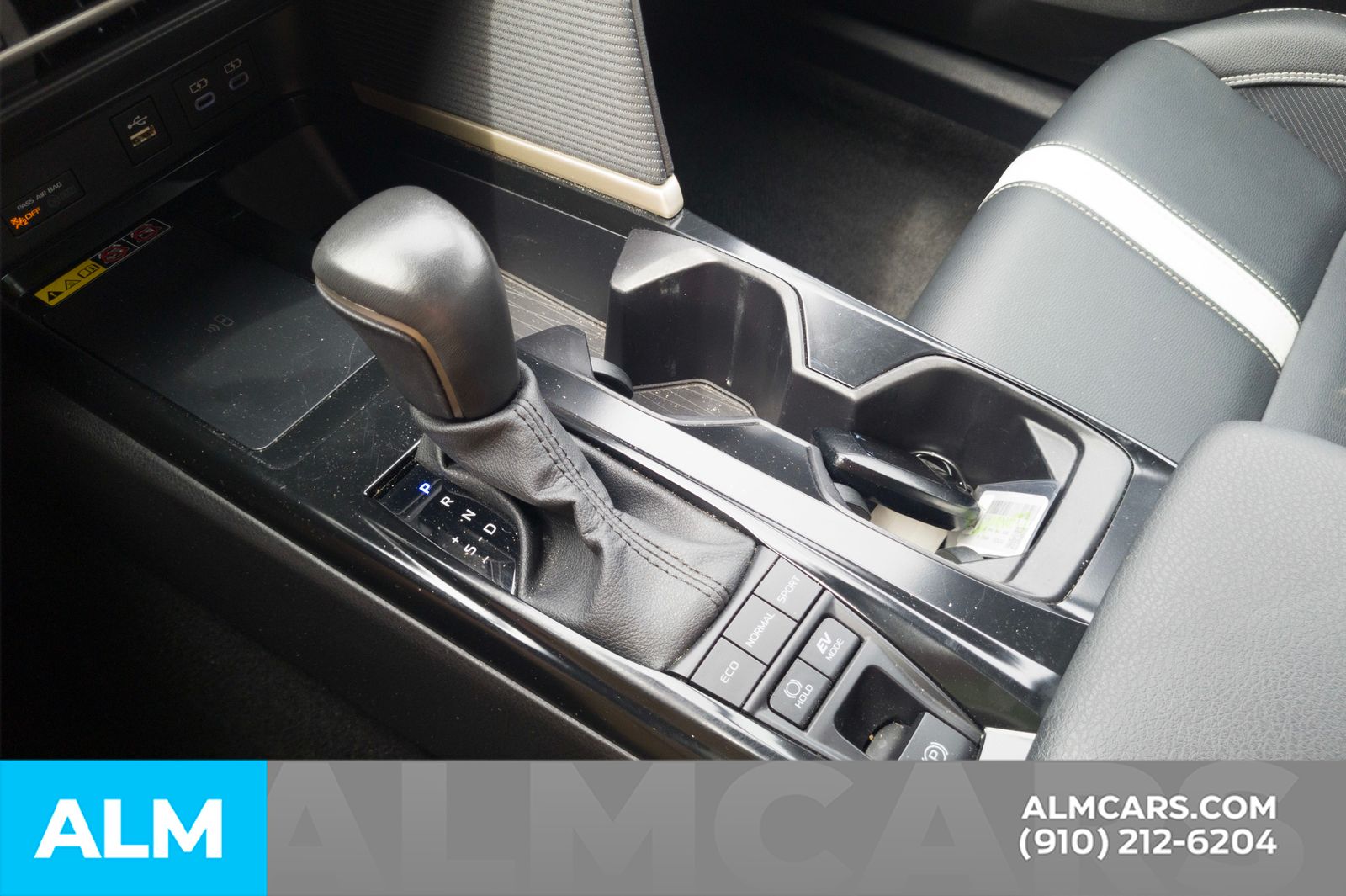 Used 2025 Ice Toyota SE image 10