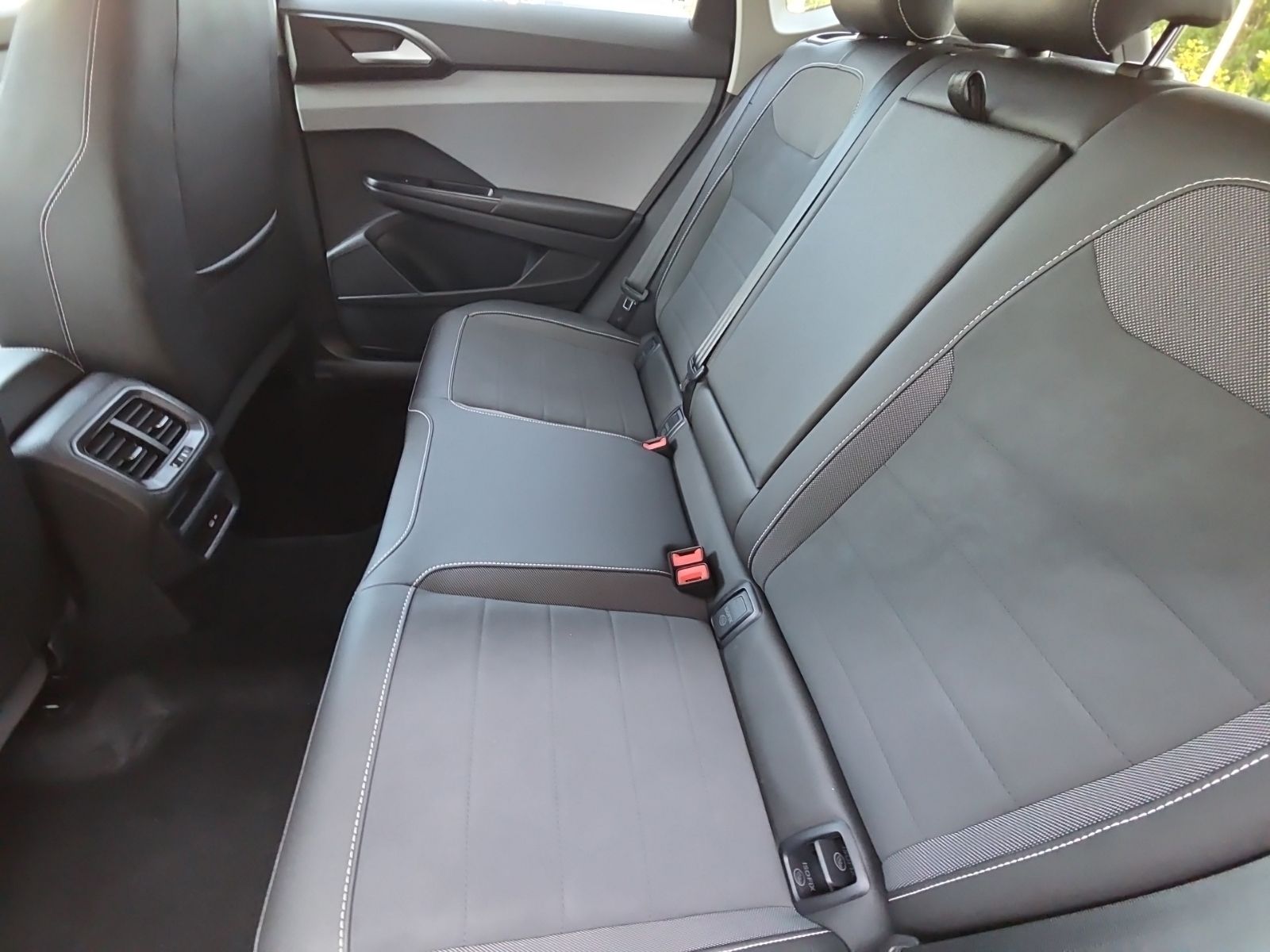 Used 2023 Black Volkswagen 1.5T SE image 14