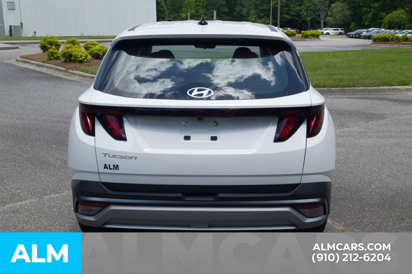 Used 2025 White Pearl Hyundai SE image 7