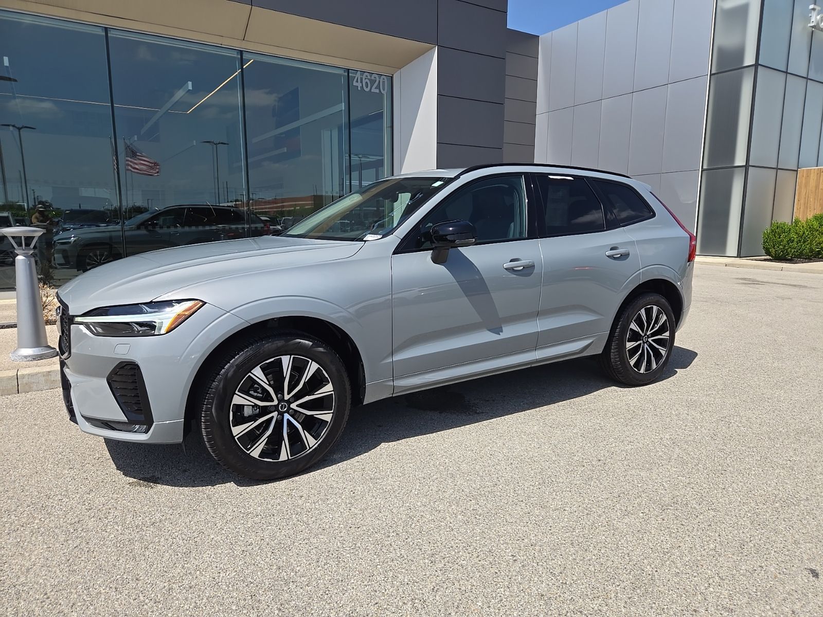 Vapour Gray Metallic 2025 Volvo XC60 SUV / Crossover All-Wheel Drive Automatic