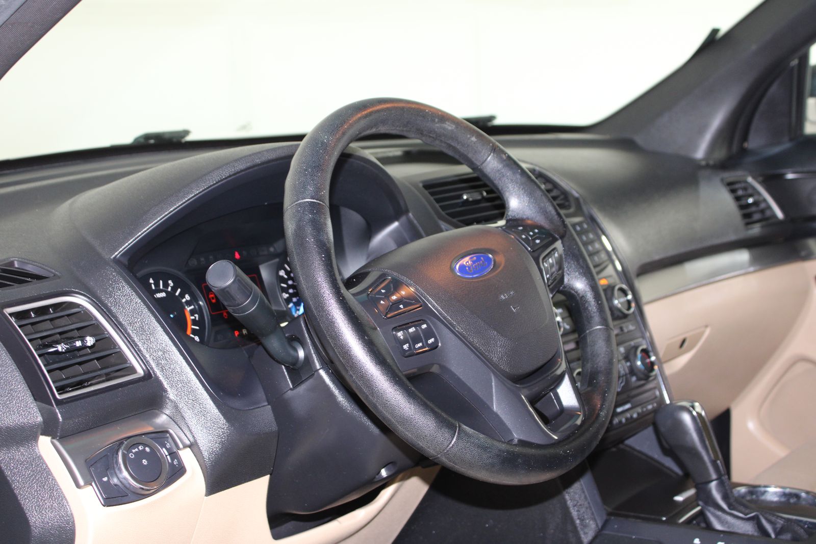 Used 2016 Silver Ford Base image 12