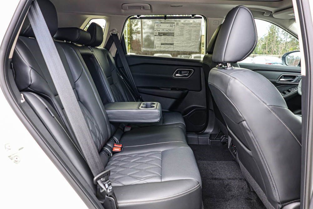 2025 Nissan Rogue Platinum photo 18