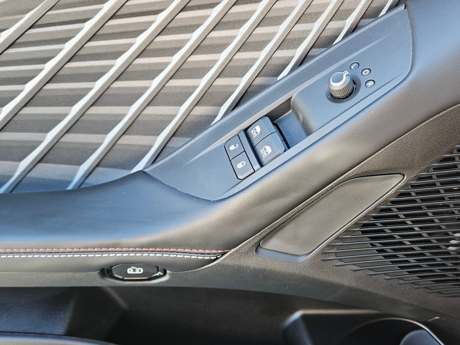 2025 Dodge Charger R/T photo 25