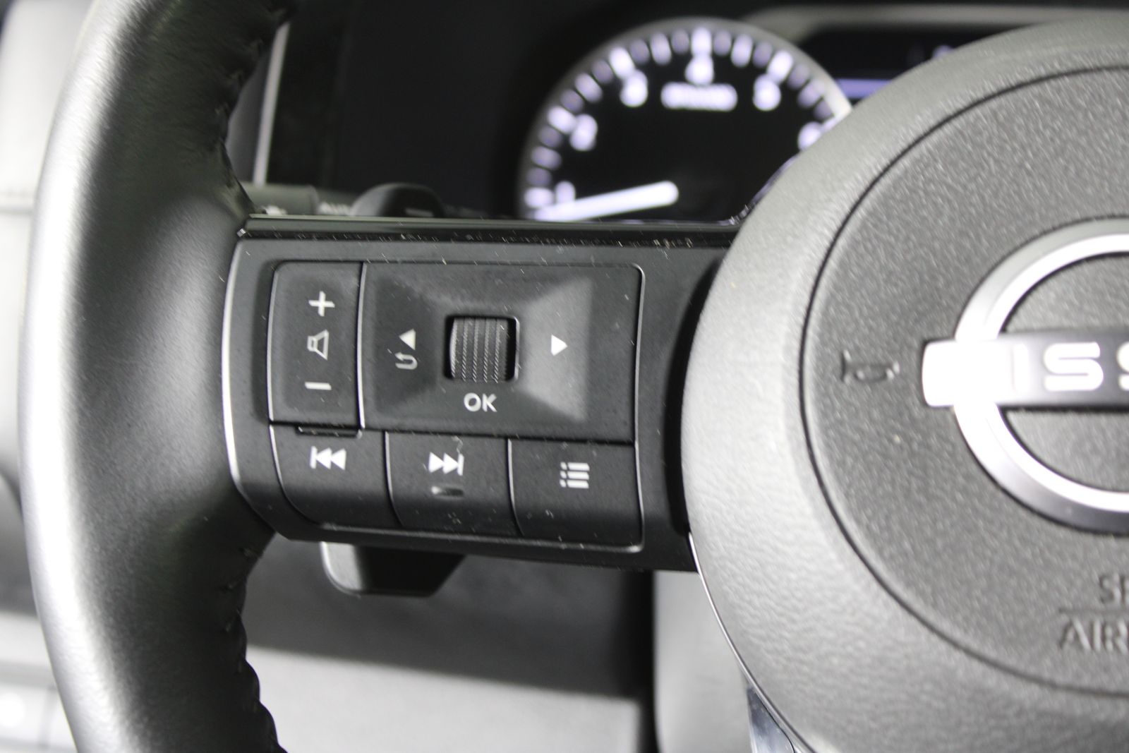 Used 2024 Silver Nissan SL image 29