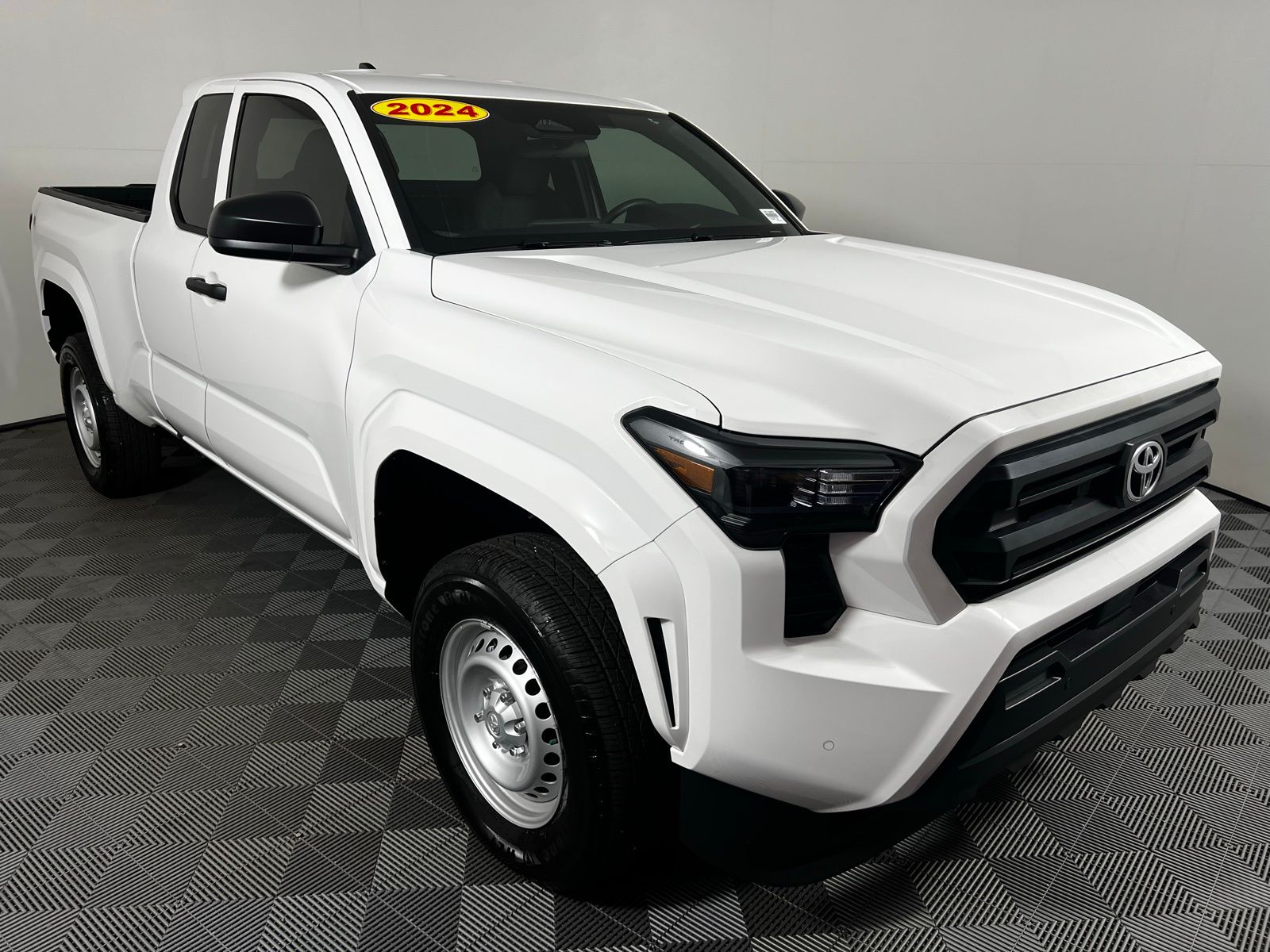 Thumbnail: 2024 Toyota Tacoma - 3