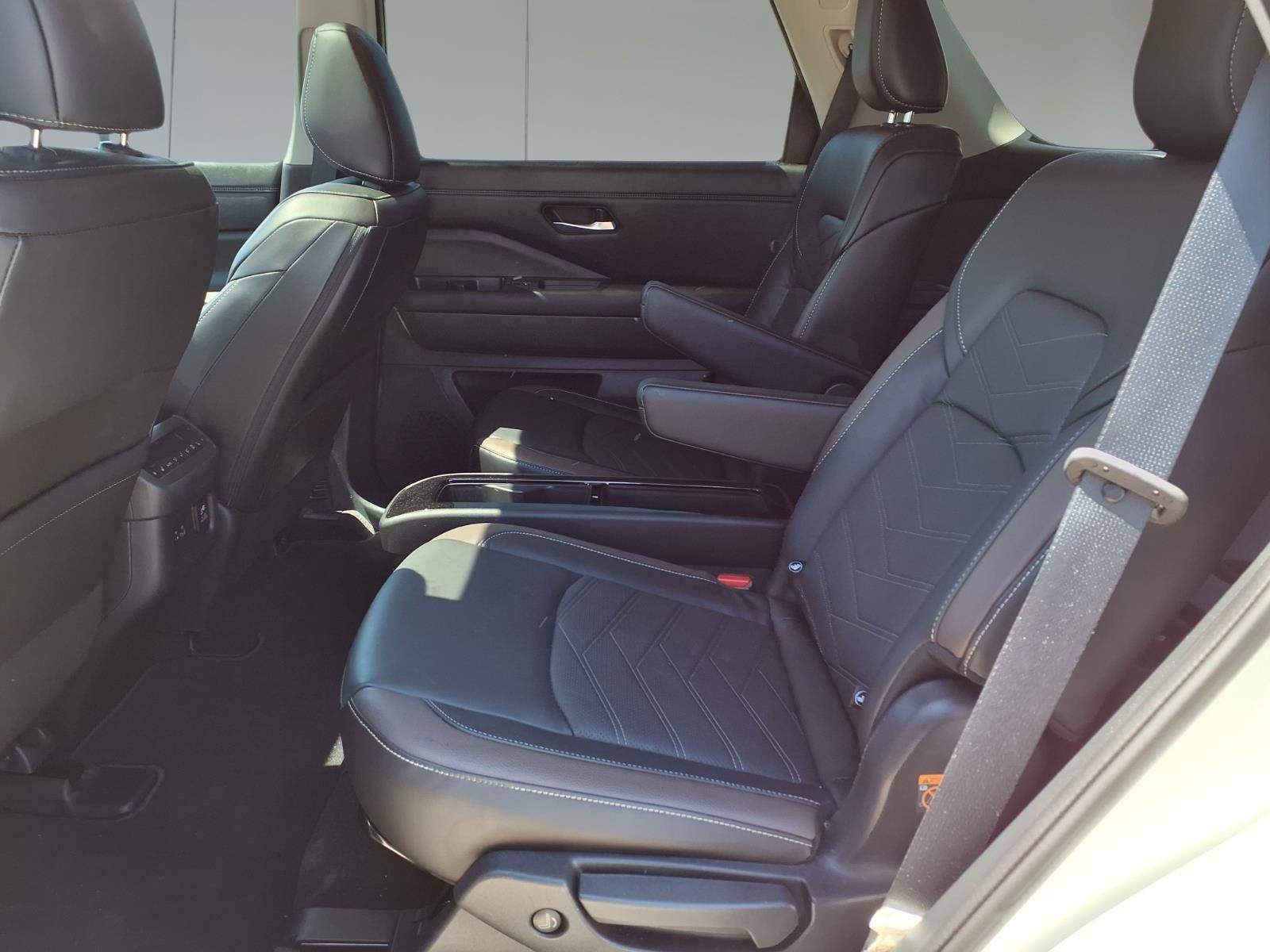 2023 Nissan Pathfinder Platinum White at Central Houston Nissan
