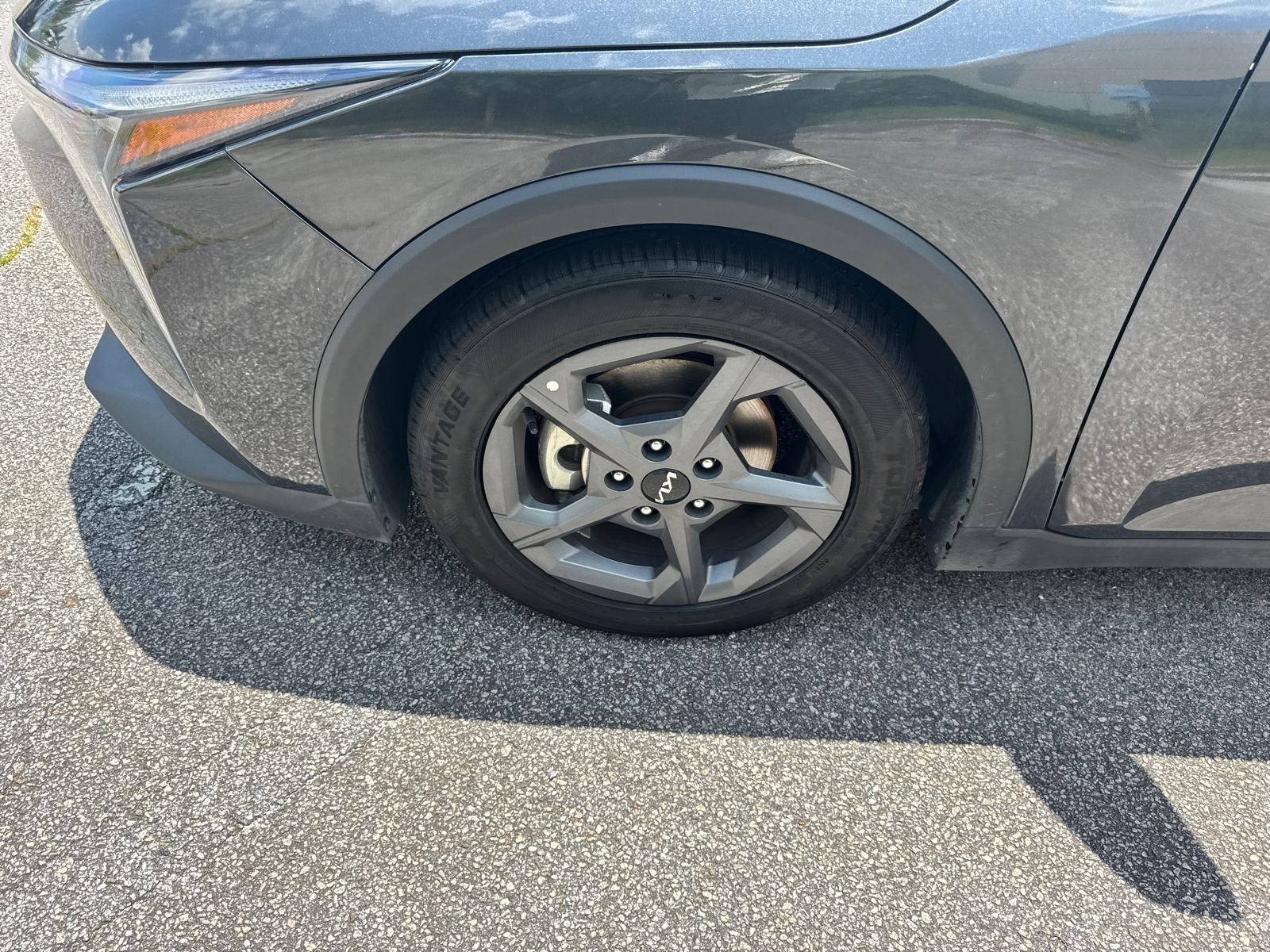 Used 2025 Gray Kia LXS image 11