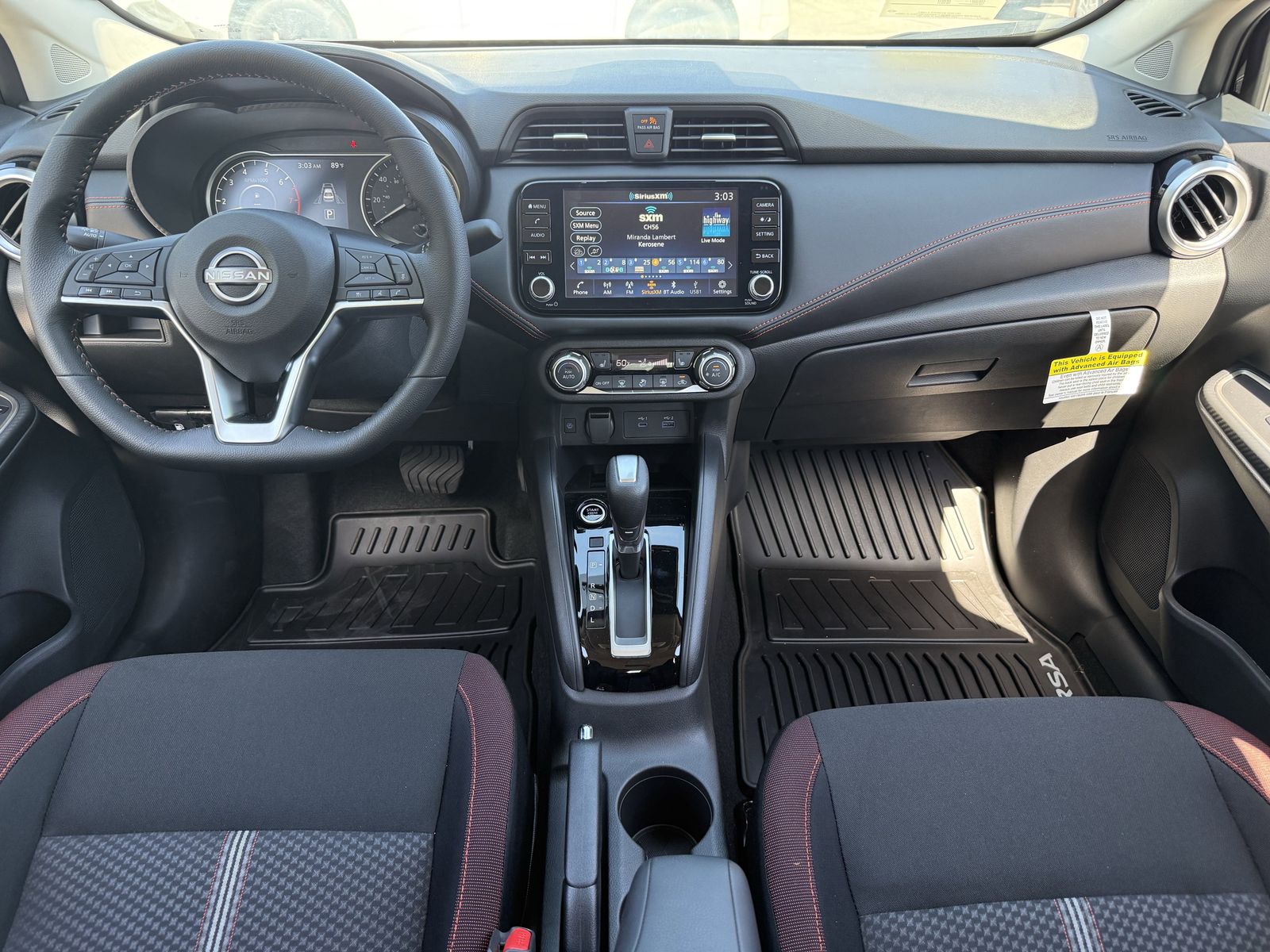 2025 Nissan Versa 1.6 SR photo 2