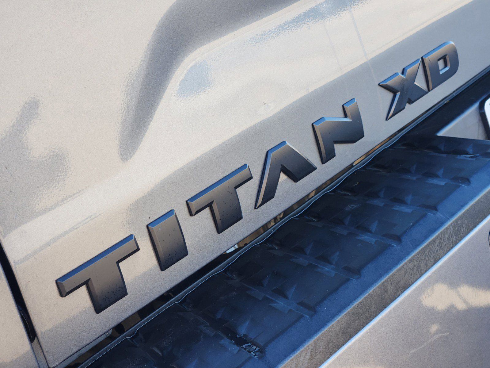 2018 Nissan Titan XD SV 10