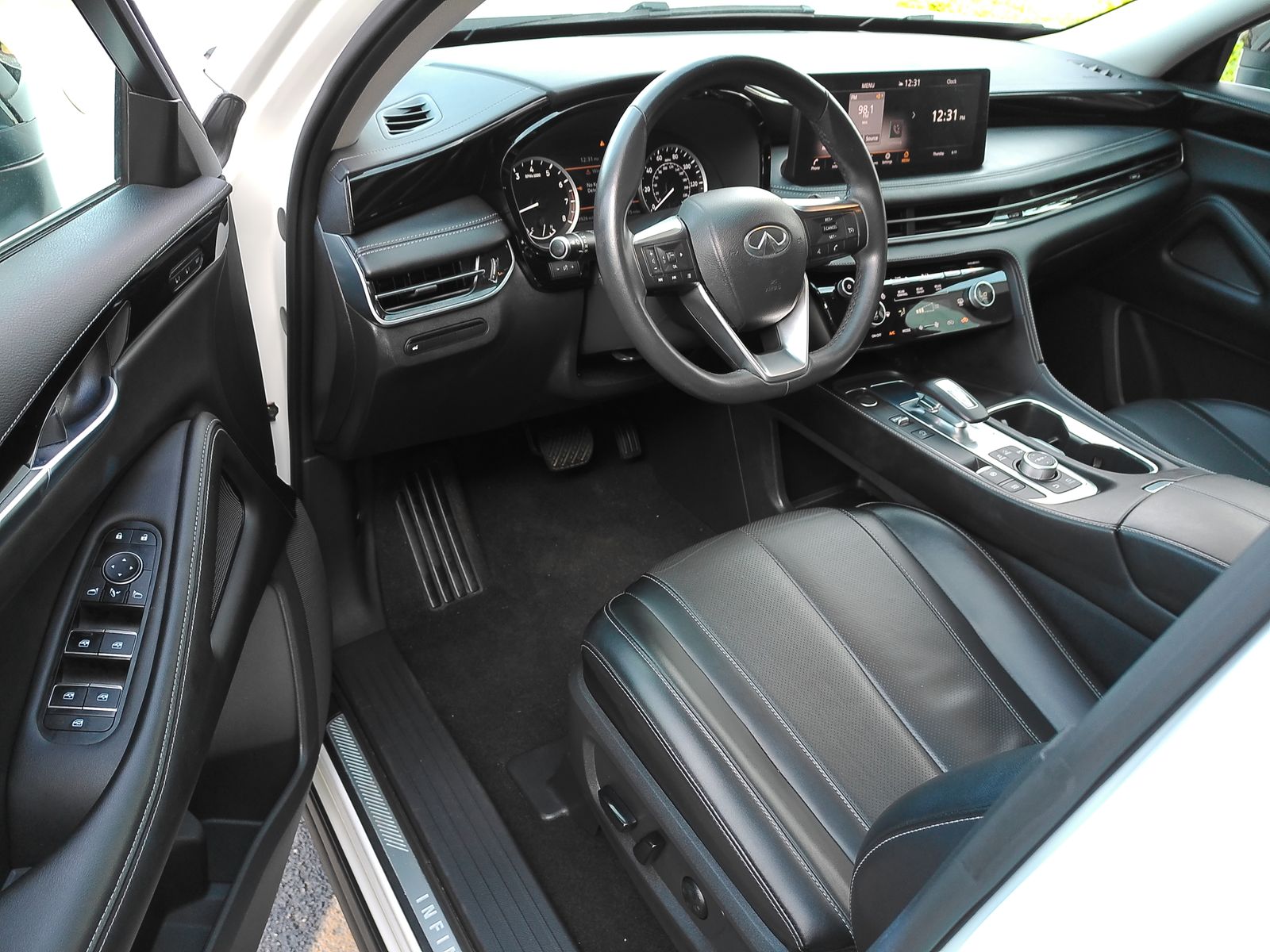 Used 2023 White INFINITI PURE image 32