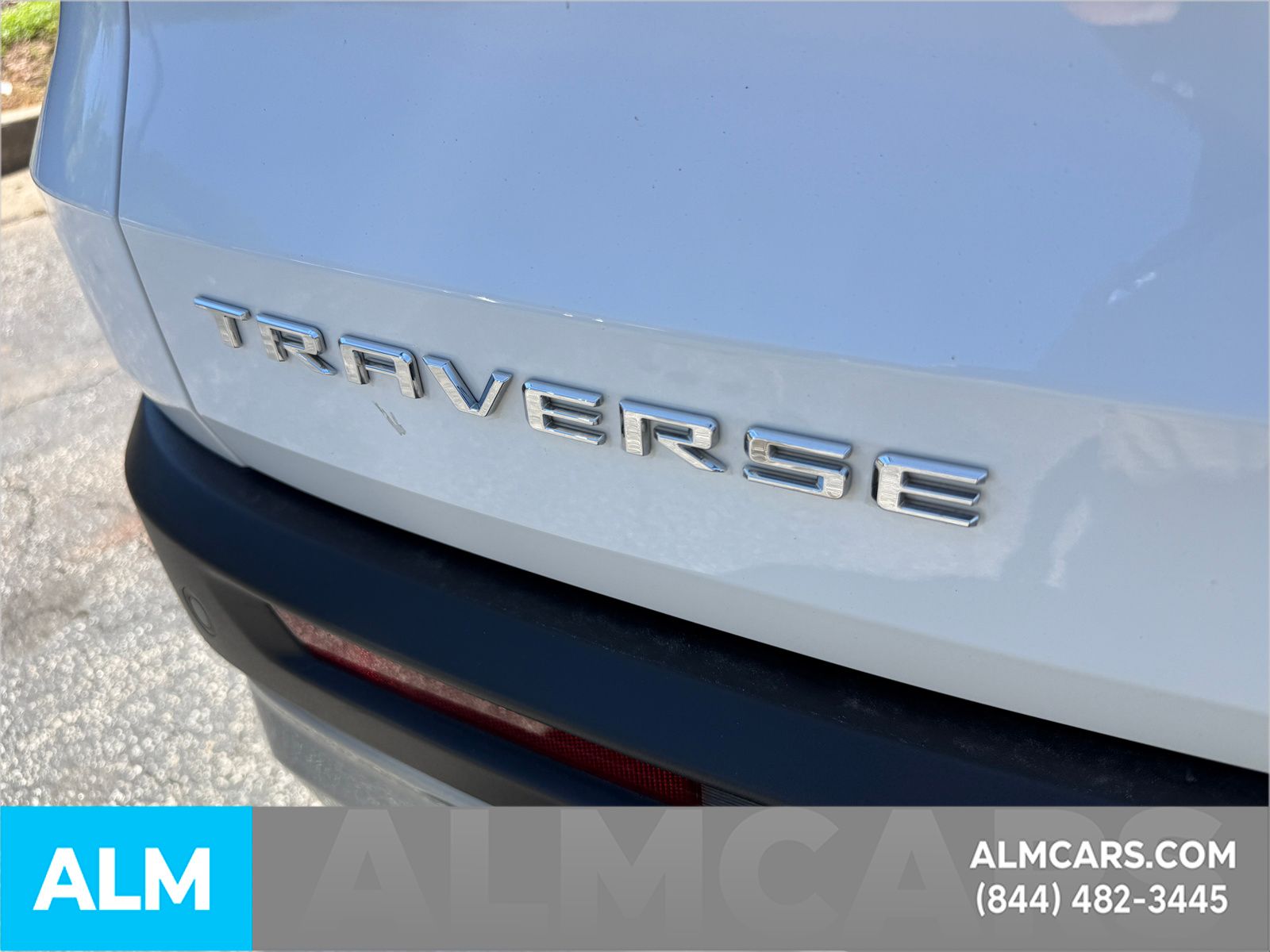 Used 2025 Summit White Chevrolet LT image 9