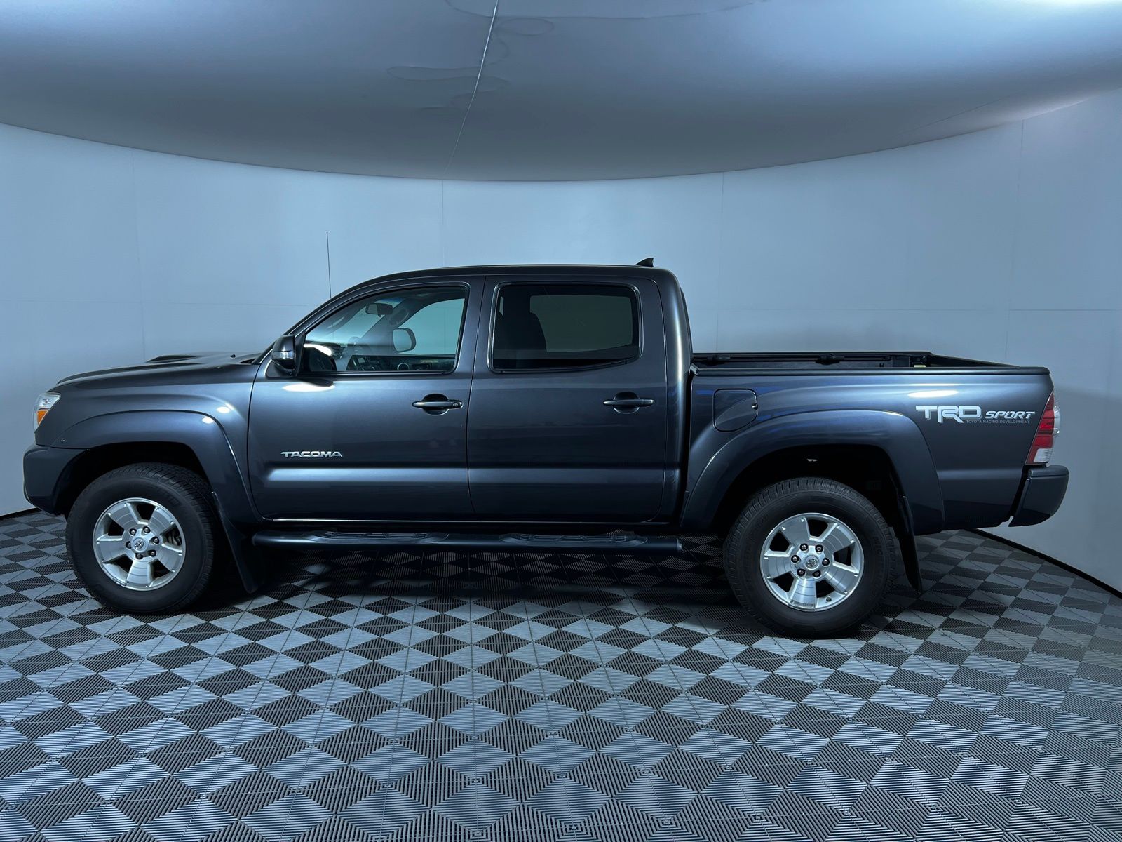 Thumbnail: 2015 Toyota Tacoma - 7