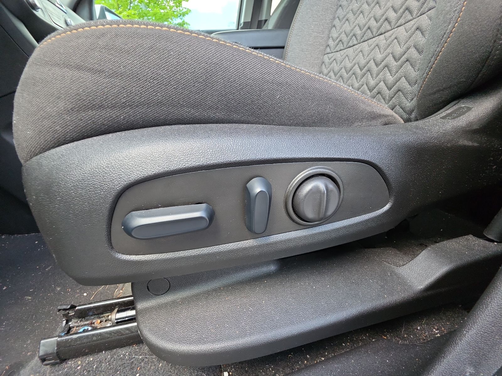 Used 2024 White Chevrolet LT image 32