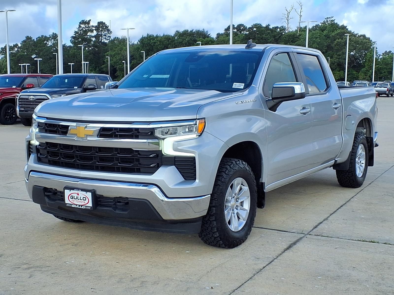 2022 Chevrolet Silverado 1500 LT - 2