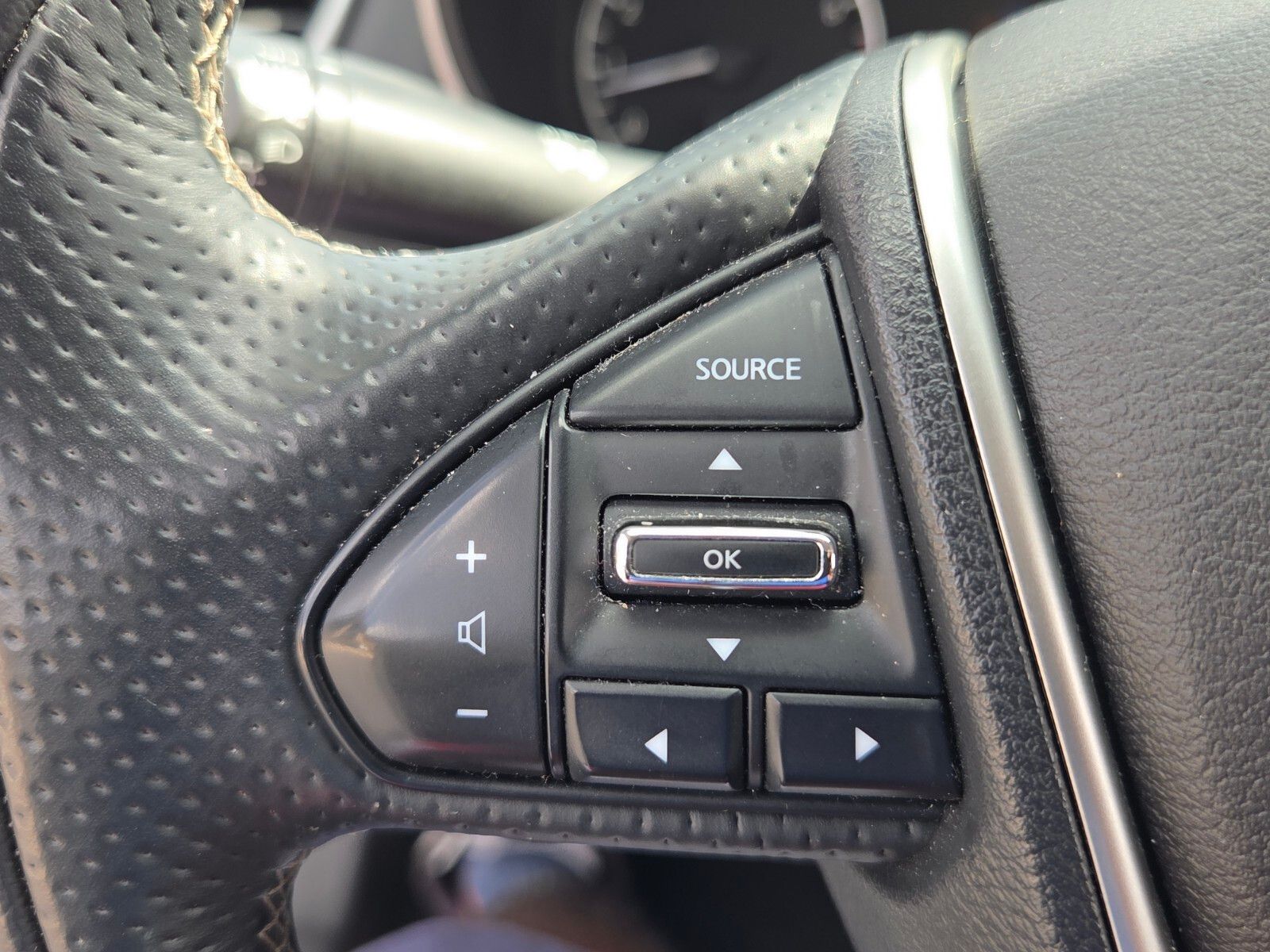 Used 2023 White Nissan SV image 23