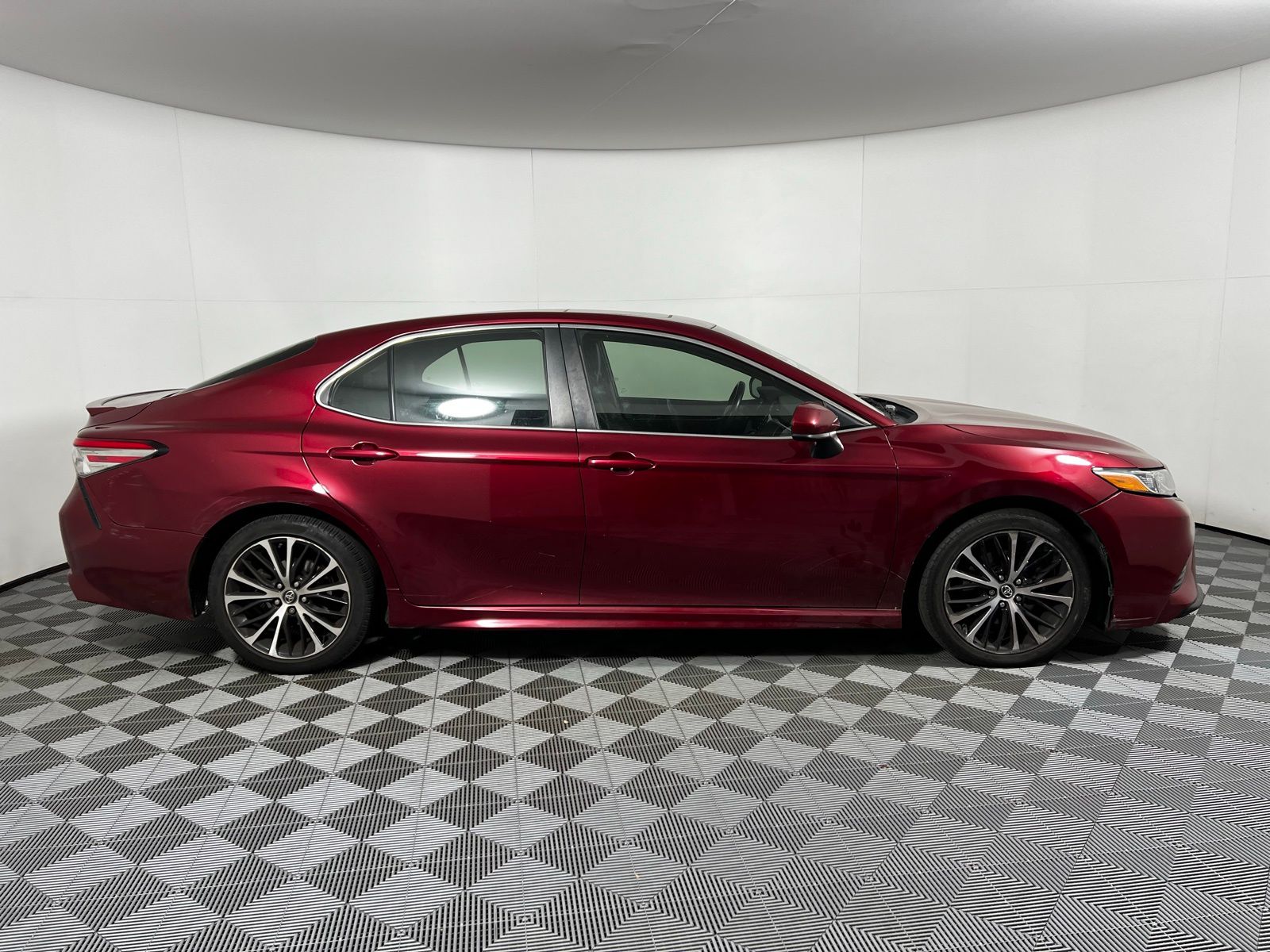 Thumbnail: 2018 Toyota Camry - 4