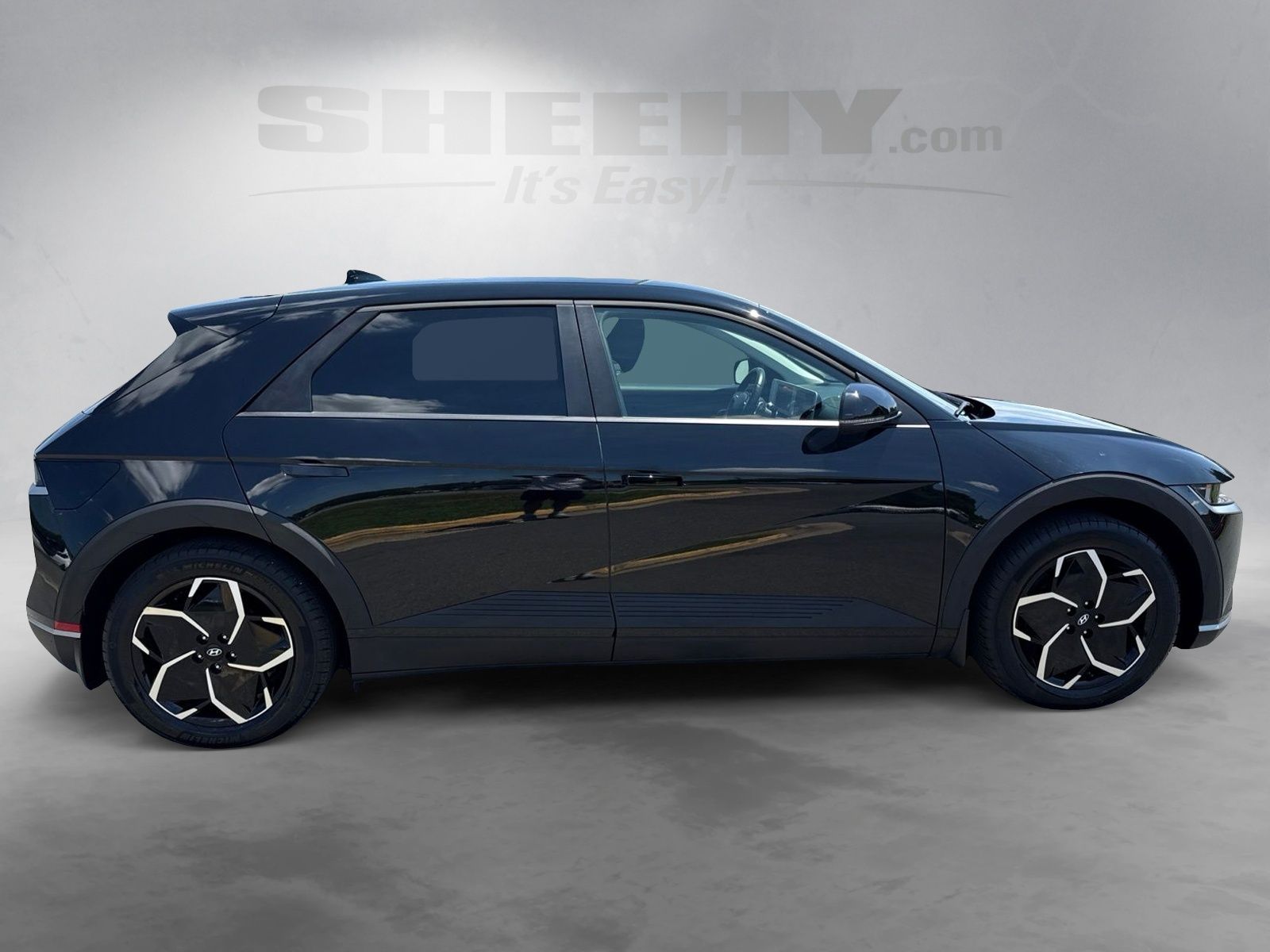 Used 2024 Black Hyundai SEL image 11